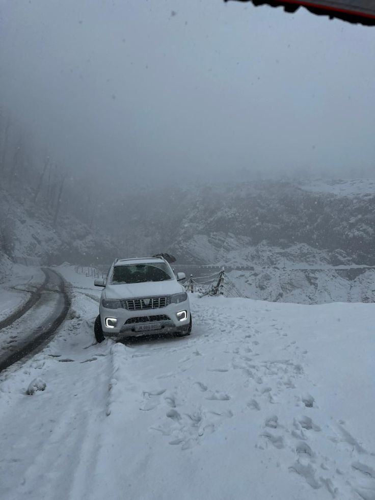 Kashmir mountain road